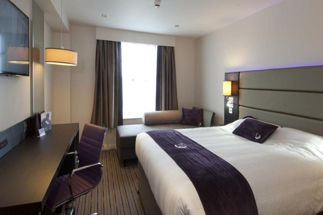 Premier Inn Liverpool Rainhill Exteriör bild