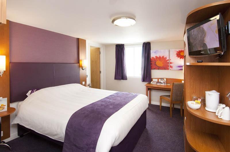 Premier Inn Liverpool Rainhill Exteriör bild