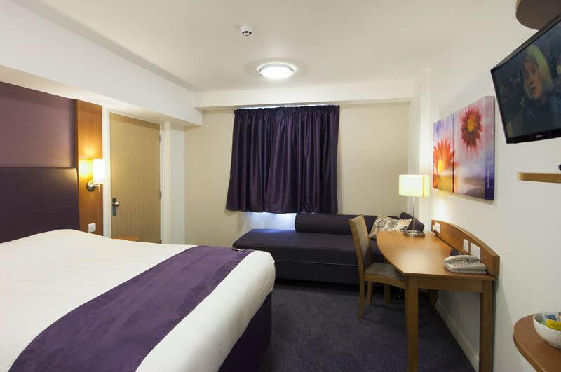 Premier Inn Liverpool Rainhill Exteriör bild